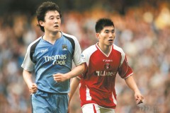 为留巴萨真拼！27岁拉什福德40米冲刺回防撞翻对手 起身立马前插